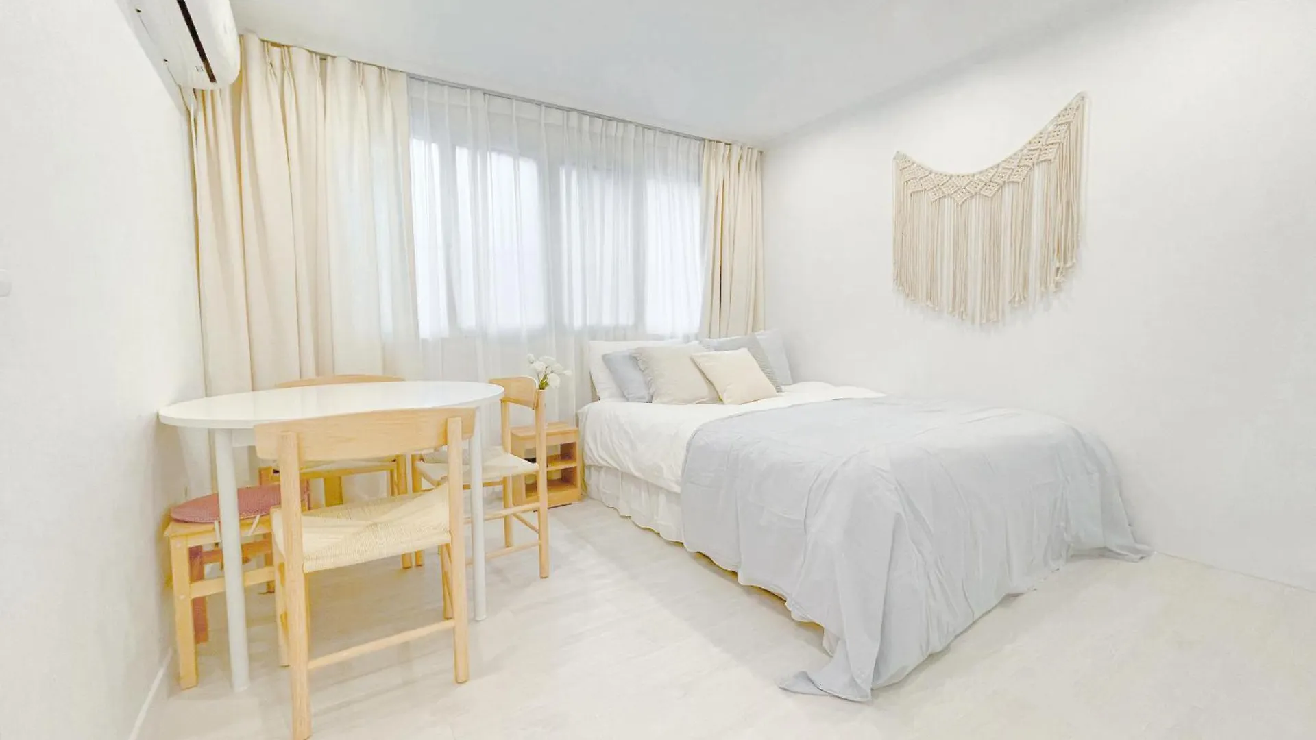 Kontakt z Hongdae 3Bedroom Designer Apartment